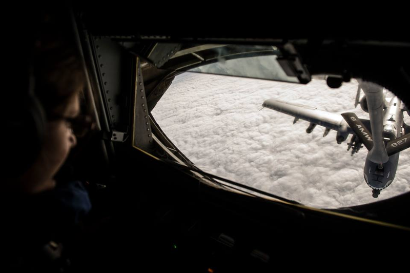 Illustration for article titled This A-10 Thunderbolt II Being Aerial Refueled Looks Like a Bad Ass Flying Shark Machine